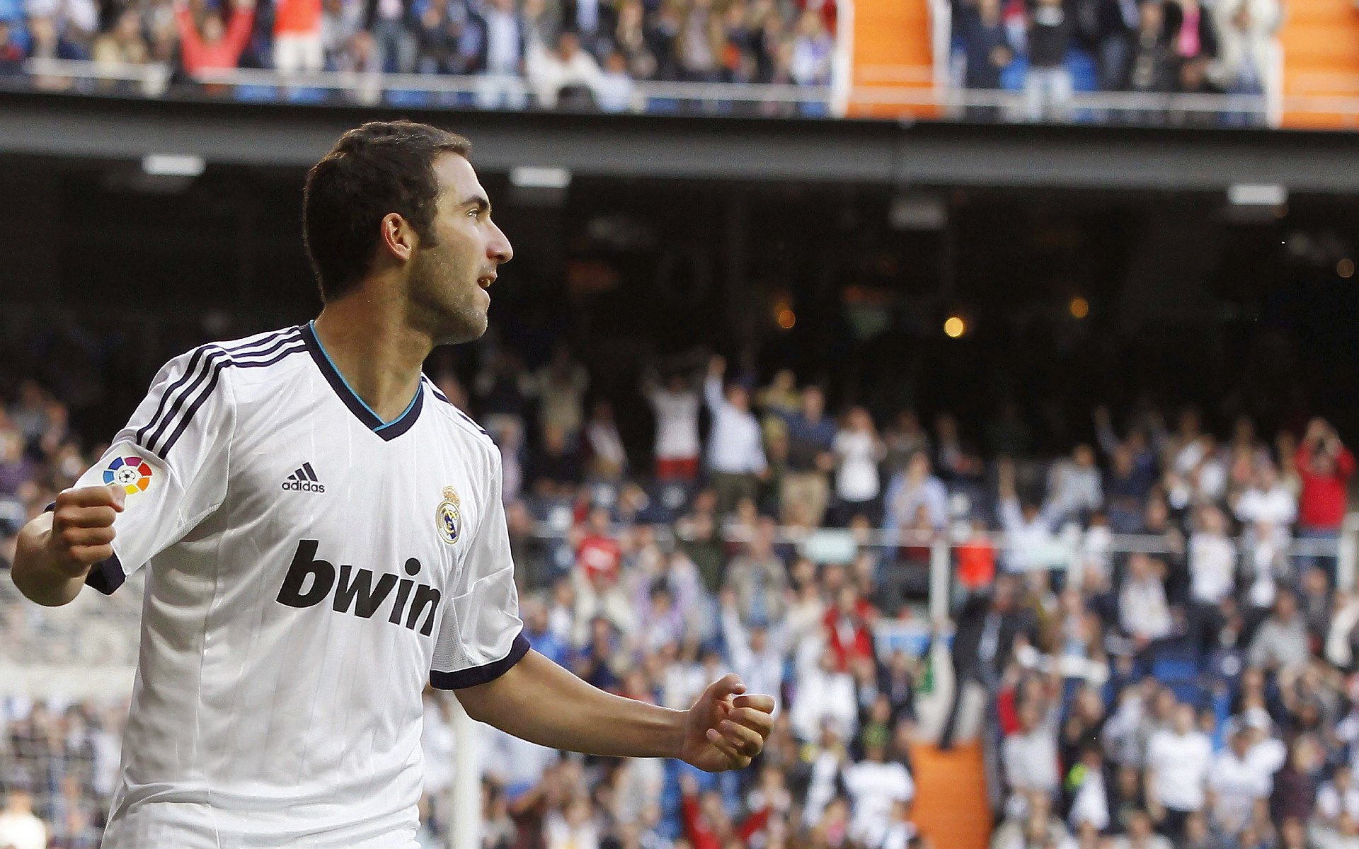 姆巴佩在湖人比赛中比分优势明显，战术调整引发热议！